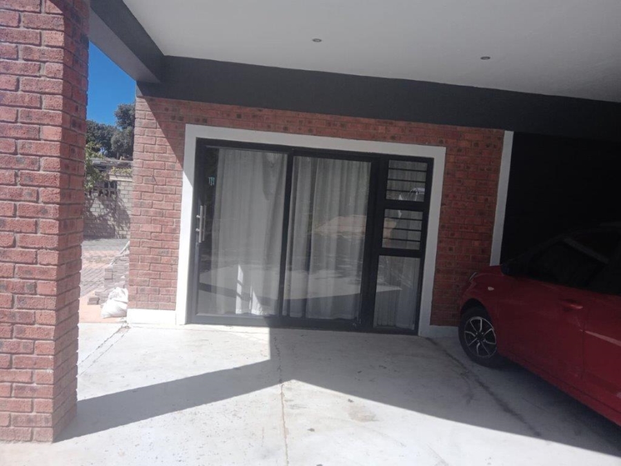 5 Bedroom Property for Sale in Wavecrest Eastern Cape